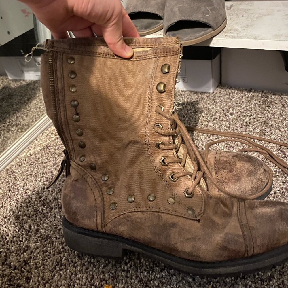 Combat boots